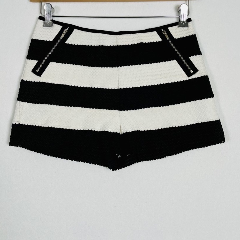 Double Zero Shorts Black and White Stripe Flat Front Summer Woman’s Size Medium